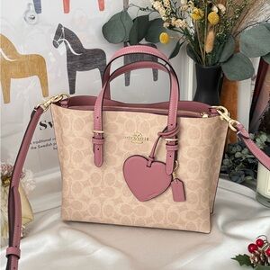 coach Mollie Tote Bag 25 In Signature Canvas With Heart Charm CDF03